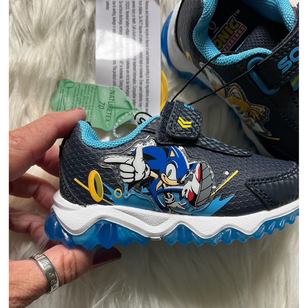 NWT Sonic the Hedgehog Light Up Shoes Kids Size 6 Blue